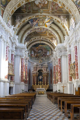 Fototapeta na wymiar Mondovì (Cuneo): St. Francis church interior. Color image
