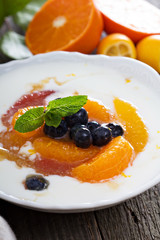 Yogurt with fruit compote