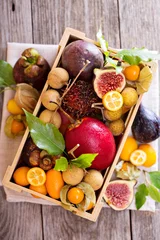 Plexiglas keuken achterwand Vruchten Exotic fruits in a wooden crate