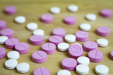 Obraz na płótnie Canvas group of pink drugs closed up, macro