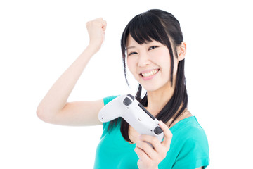 ゲームをする女性