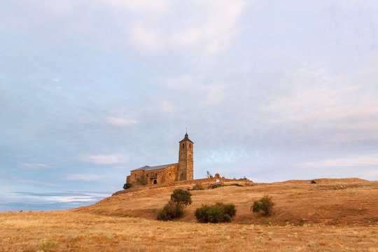 Santuario Nuestra Se&ntilde;ora de Castrotierra. Castrotierra de la Valduerna, Le&oacute;n.
