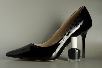 Schwarze Lackpumps