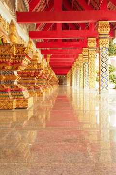 Space hall partner reflexI inside the church at the temple of Buddha is located in Thailand. Hall patner reflex	