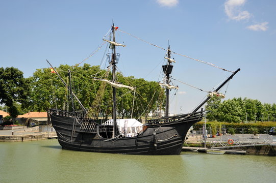 Vieux 3 m&acirc;ts &agrave; Quai 2 : Nao Victoria
