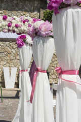 Fototapeta na wymiar Floral arrangement at a wedding ceremony