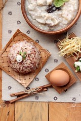 Obraz na płótnie Canvas Brown rice porridge put pork and brown rice with soft-boiled egg