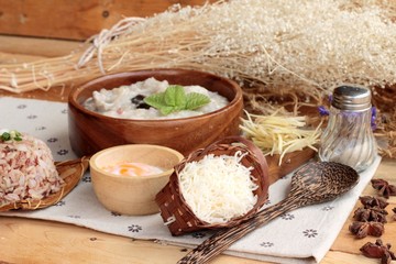 Brown rice porridge put pork and brown rice with soft-boiled egg