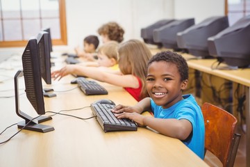 Fototapeta na wymiar Smiling student using a computer