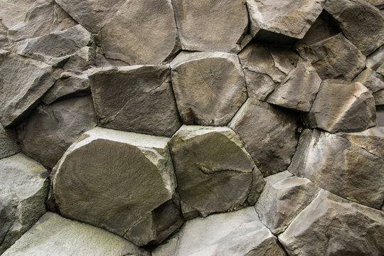 Superficie di basalti colonnari