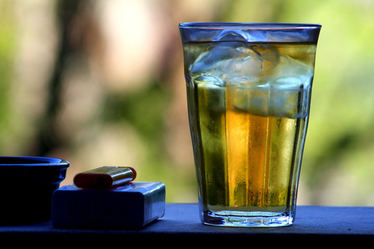 Alcohol, tabaco y otros vicios a contraluz