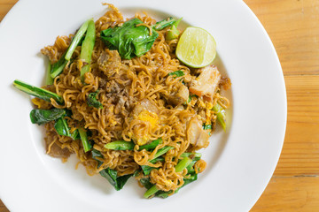 Stir fried noodle with minced pork