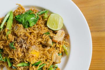 Stir fried noodle with minced pork