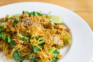 Stir fried noodle with minced pork