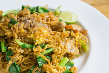Stir fried noodle with minced pork