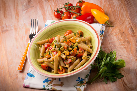pasta with fresh tomatoes and capsicum