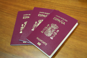 Nuevo pasaporte español 2015 - obrazy, fototapety, plakaty