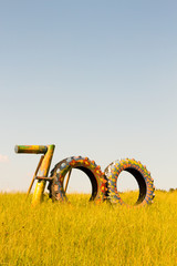700