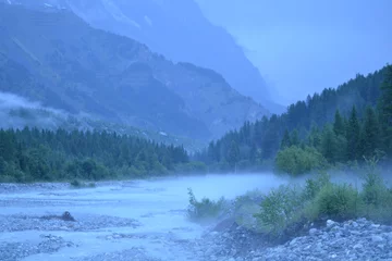 Fototapeten wilde bergrivier na regenbui in de avond in de buurt van de Mont Blanc © henkbouwers
