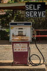 Vecchia pompa di benzina americana