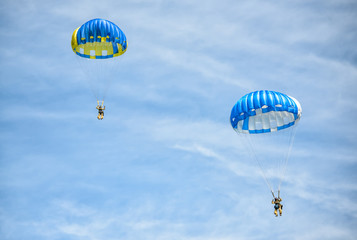 Obraz premium Smoke Jumpers Parachute