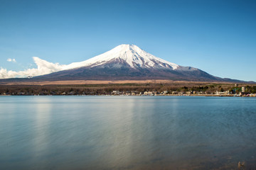 reflection of mt fuji in yamanaka lake