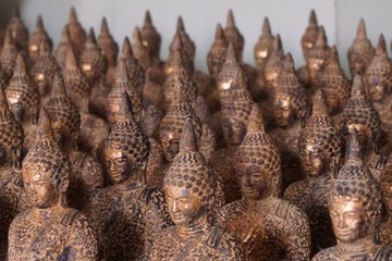 line up of image of Buddha