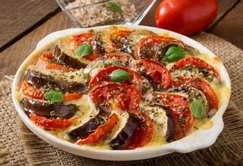 Gratin dish eggplant with mozzarella and tomatoes