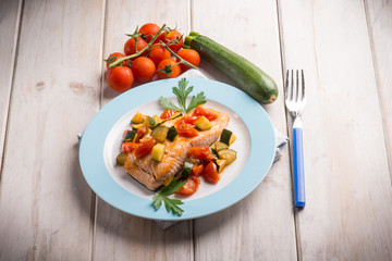salmon with fresh tomatoes and zucchinis
