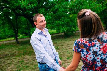 Obraz premium Beautiful loving couple going for a walk outdoors