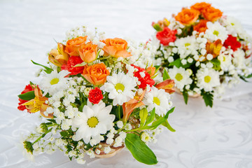 Bouquet of roses and daisies