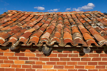 Viejo Tejado de Caseta de Ladrillo