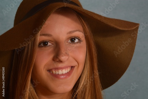 &ldquo;Junge Frau mit Hut&rdquo; Stockfotos und lizenzfreie Bilder auf Fotolia.com