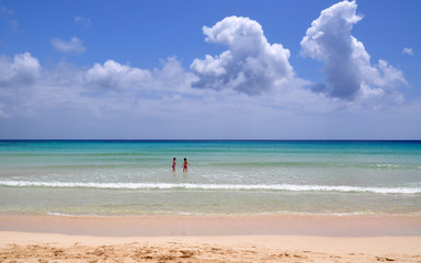 Fototapeta na wymiar Amazing Corralejo beach on Fuerteventura