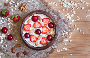 Obraz na płótnie Canvas Delicious natural breakfast oatmeal porridge with strawberry