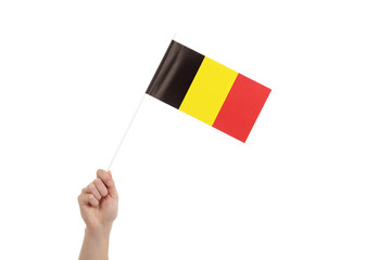 main femme tenant  petit drapeau belge