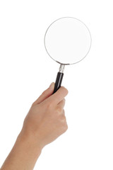 main femme tenant loupe