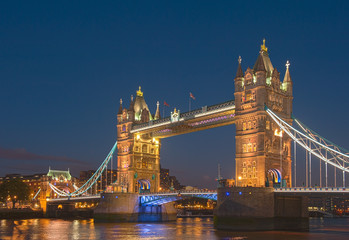 Fototapeta na wymiar London tower bridge at night time
