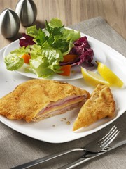 Cordon bleu with salad leaves