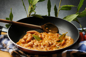 Tríopas Триппа Trippe Tripas سیرابی شیردان Pacal Тріпа Tripice Kutteln كرشة Kallun Dršťky Tripes トライプ Şorbehûr Flaki Tripe Tripo Tripa Mondongo Guatita Mishque Pancita Menudo