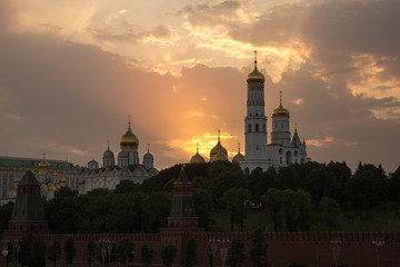 Fototapeta na wymiar a picturesque sunset over the Kremlin