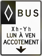Regulatory road sign in Quebec, Canada - Bus lane in specified times. Lun a ven means Mon-Fri. Accotement means shoulder