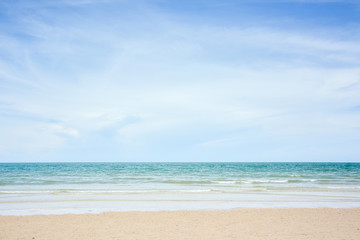 Fototapeta na wymiar tropical beach, sea and blue sky