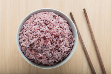 Obraz na płótnie Canvas Rice mix purple rice berry rice is a popular health food.