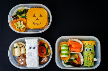 lunch boxes for children in the form of monsters for Halloween