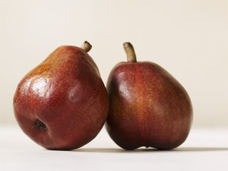 Two Williams pears