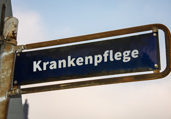 Fototapeta premium Strassenschild 47 - Krankenpflege