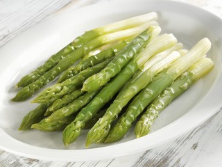 Cooked green asparagus