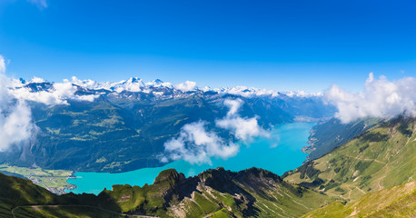 Obraz premium Panorama view of Brienz lake and the alps