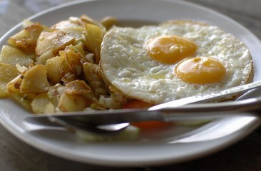 Fried egg with fried potatoes